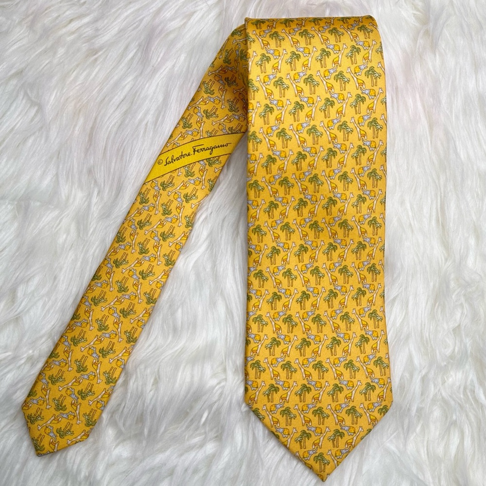 EUC Salvatore Ferragamo Tie (Elephant and Giraffe) Print